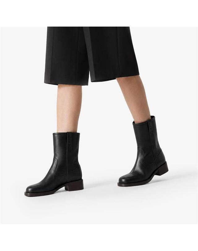 아페쎄 아페쎄 A.P.C. 엘루이즈 앵클 부츠 PXBAA F54282 LZZ 착용컷
