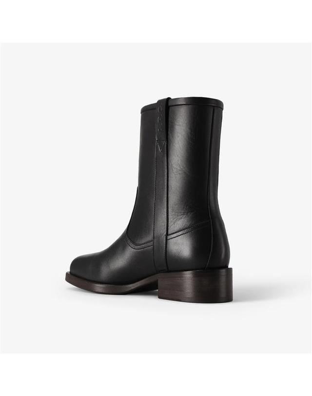 아페쎄 아페쎄 A.P.C. 엘루이즈 앵클 부츠 PXBAA F54282 LZZ 착용컷