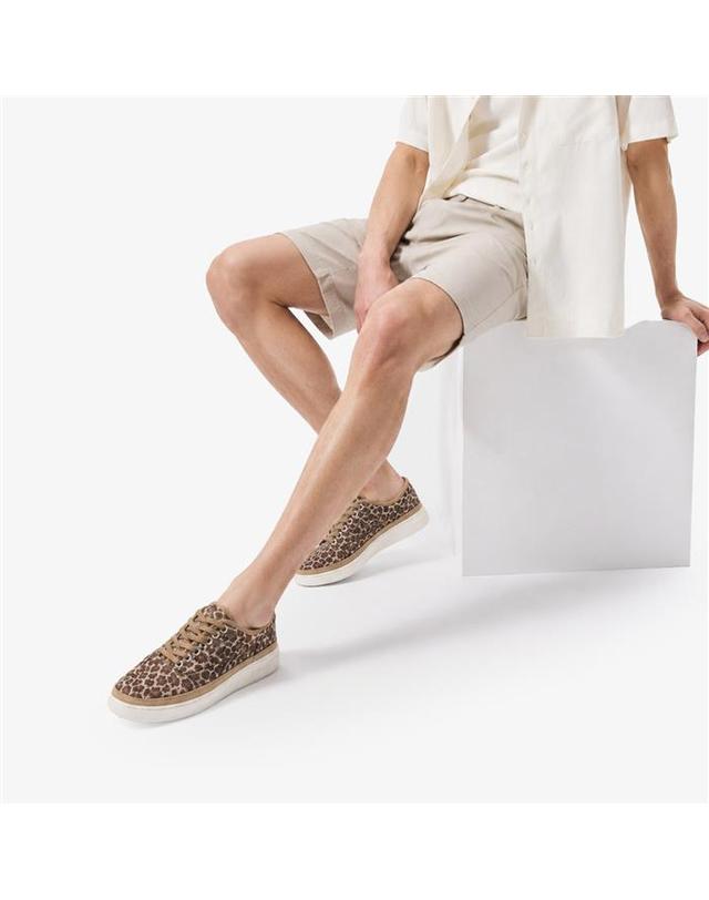 아페쎄 아페쎄 A.P.C. 플레인 심플 남성 스니커즈 PSAIO M56136 BAA 착용컷