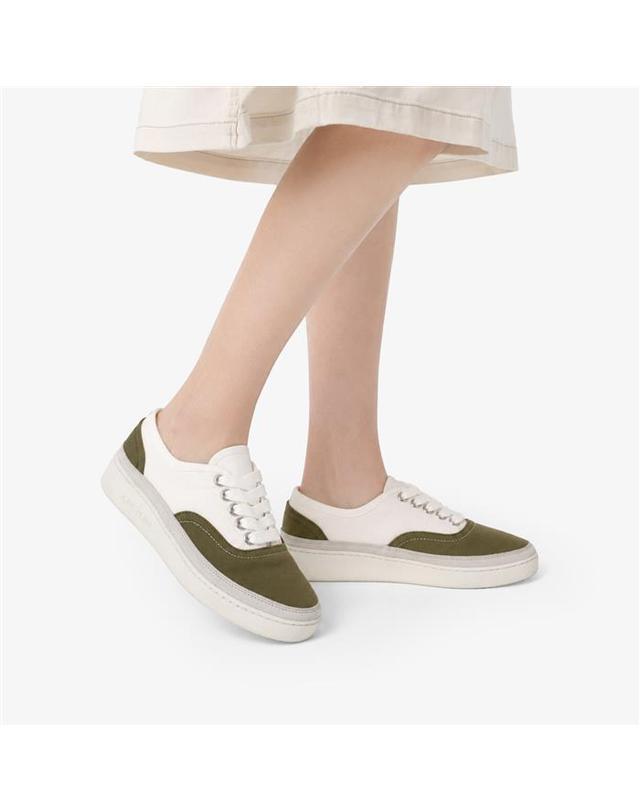 아페쎄 아페쎄 A.P.C. 플레인 심플 여성 스니커즈 COGYW M56136 TJB 착용컷