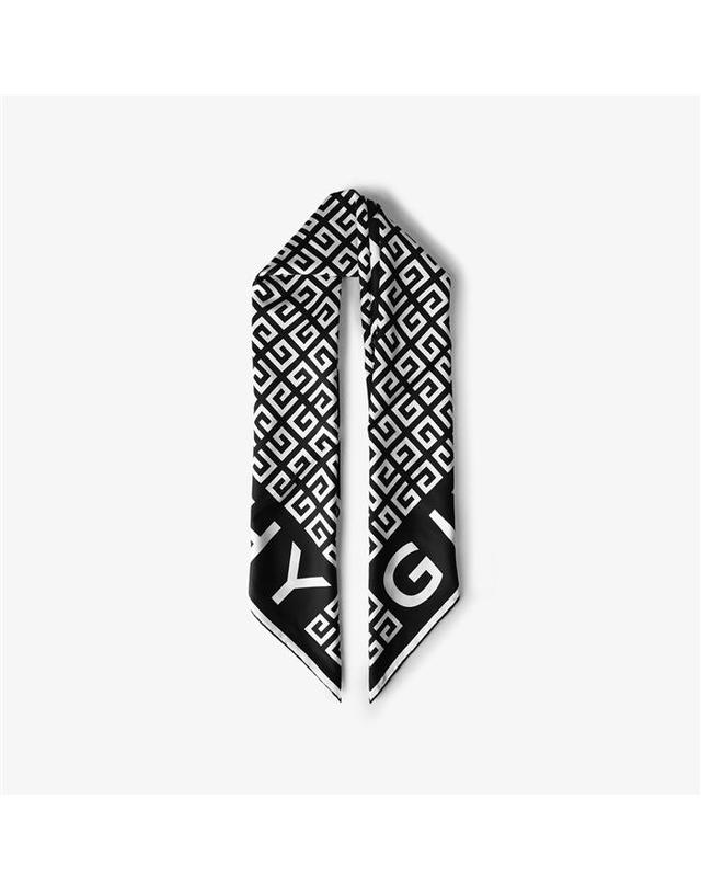 지방시 지방시 스카프 4G 모노그램 실크 스퀘어 BG00A2G002 004 착용컷