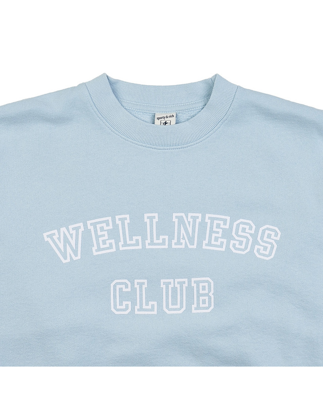 스포티앤리치 [스포티앤리치] 웰니스 클럽 맨투맨 WELLNESS CLUB FLOCKED CREWNECK BABY BLUE WHITE 착용컷
