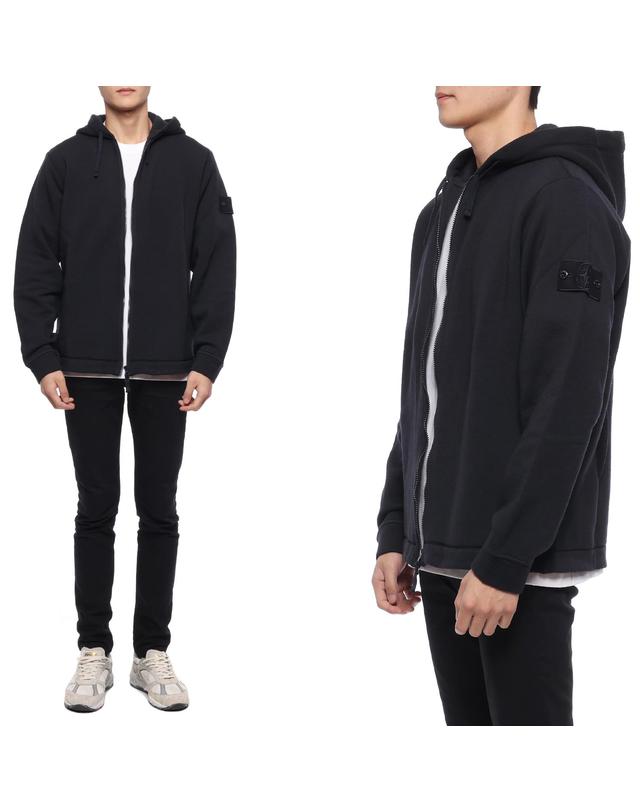 스톤아일랜드 23FW 남성 와펜 패치 후드집업 (7915632F3 V0020 23F) 착용컷