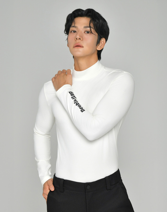 더블플래그 남성 [Layering] 남성 1+1 소프트 기모 이너 티셔츠 블랙 착용컷