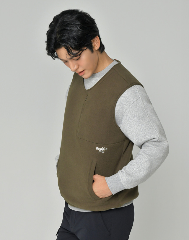 더블플래그 남성 [Soft Warm] 다크카키 남성 히든 포켓 포인트 플리스 베스트 진한 카키 착용컷