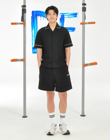 [Micro Pleats] 블랙 남성 Micro Pleats 포켓 디테일 하프 팬츠