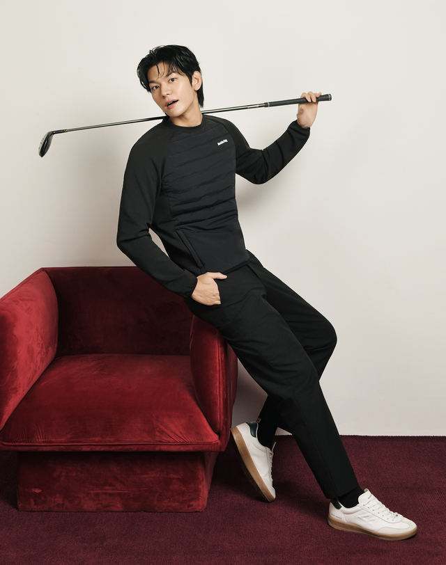 더블플래그 남성 [패딩/기능성] 블랙 남성 하이브리드 패딩 긴팔 라운드 티셔츠 착용컷