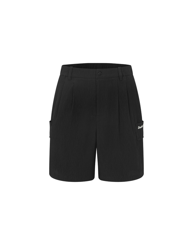 더블플래그 남성 [Micro Pleats] 블랙 남성 Micro Pleats 포켓 디테일 하프 팬츠 착용컷