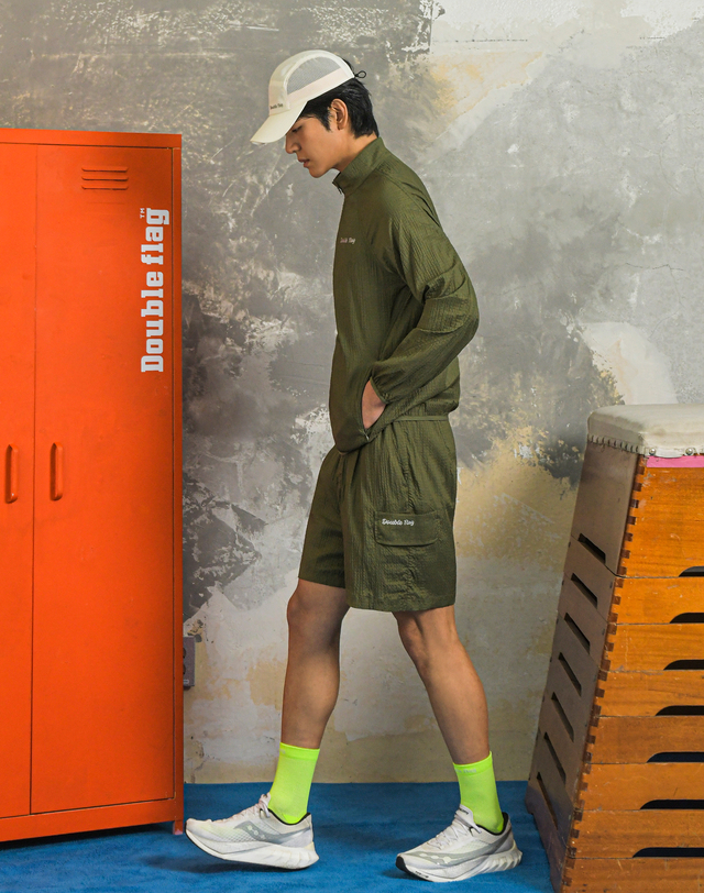 더블플래그 남성 [AIR GRID] Men Pro-Fit Oversized Pants (Khaki) 카키 착용컷