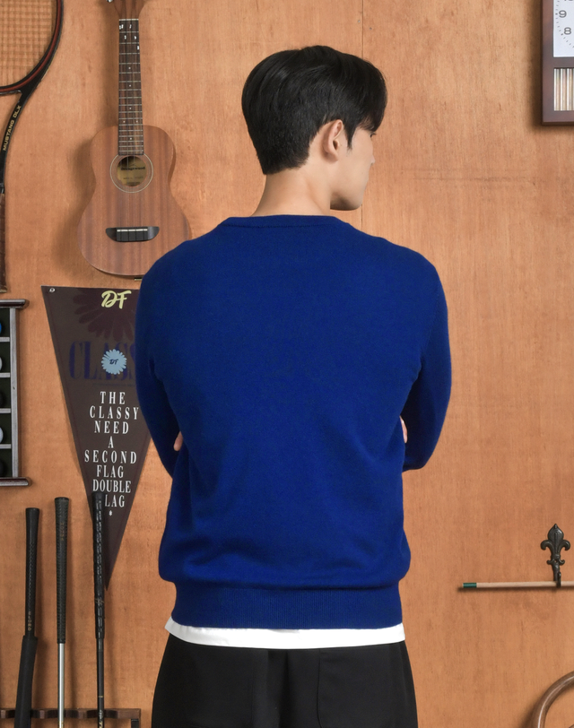 더블플래그 남성 [쇼핑백동봉] 다크블루 남성 에테르 캐시미어 스웨터 진한 블루 착용컷