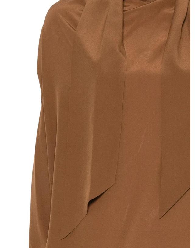페타르 페트로브 [해외직구] 26 FW 페타르 페트로브 푸시 보우 실크 블라우스 PPFW26SR01174 TP458391769 착용컷