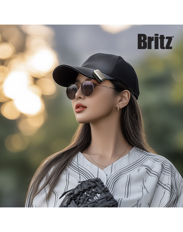 브리츠 브리츠 AI 커넥트 초경량 클립형 무선 웨어러블 블루투스 스피커 BZ-WM8 착용컷
