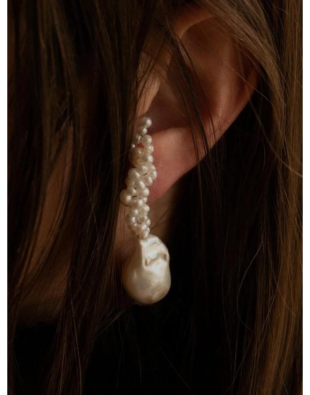 컴플리티드웍스 [해외직구] 컴플릿티드 웍스 Gotcha pearl earrings 12219430699272 TP725556623 착용컷