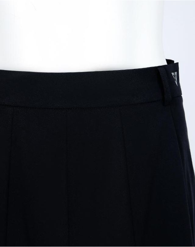 크리브나인 카프리 플라워 미디 플리츠 스커트(블랙) 착용컷