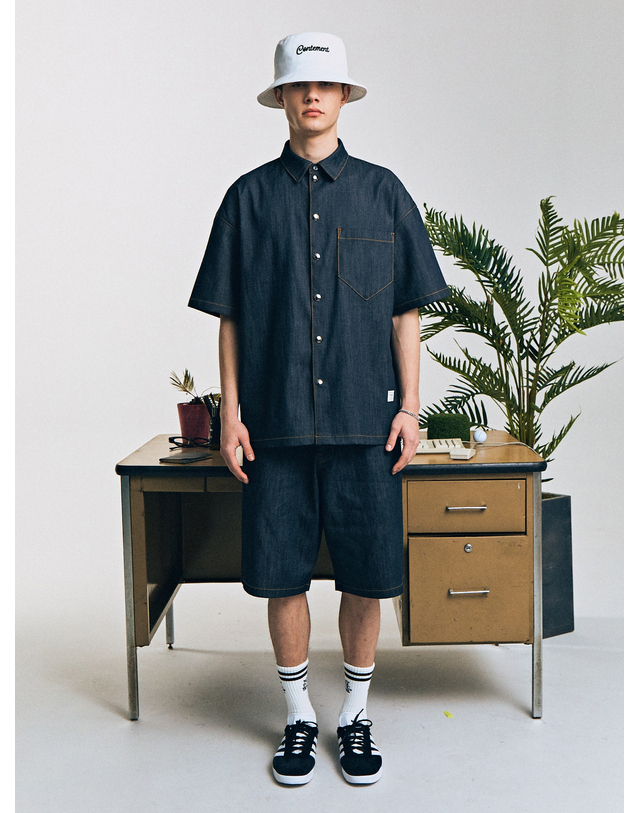 컨티먼트 LYOCELL DENIM LOOSE FIT SHORTS 착용컷