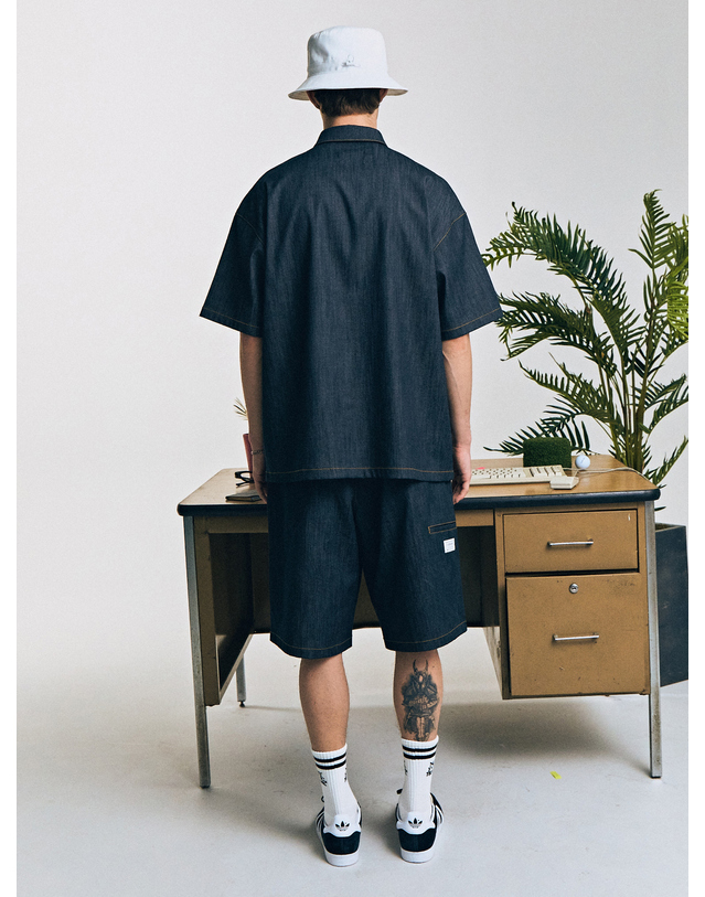 컨티먼트 LYOCELL DENIM LOOSE FIT SHORTS 착용컷