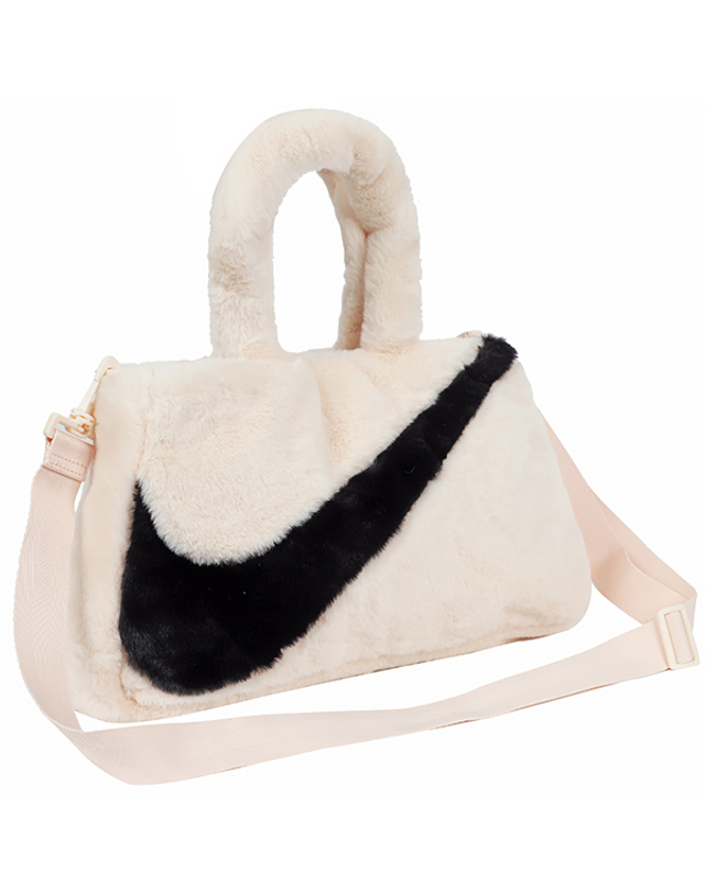 나이키 나이키 W FAUX FUR 토트백 (FB3050-838) 착용컷
