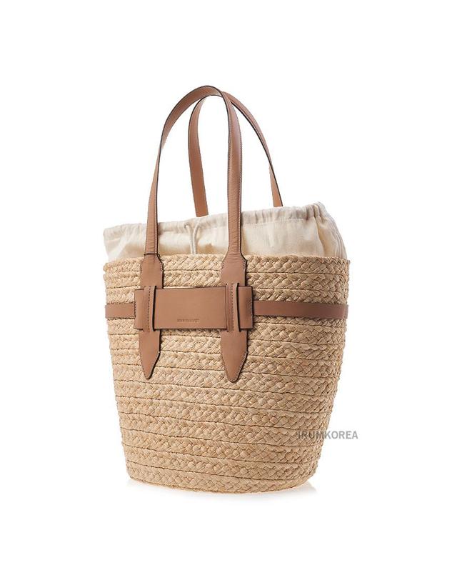 헬렌카민스키 [헬렌 카민스키] SS26 여성 리파리 라지 토트백 BAG51958 NATURAL CARAMEL 착용컷