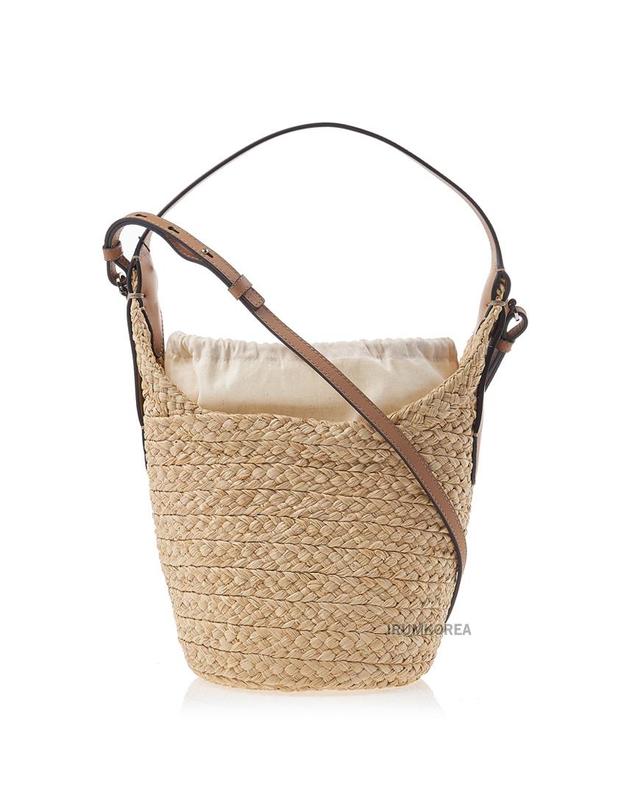 헬렌카민스키 [헬렌 카민스키] SS26 여성 니디사 토트백 BAG51961 NATURAL CARAMEL 착용컷