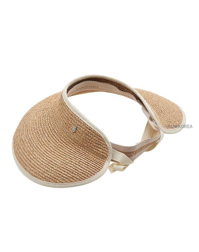 헬렌카민스키 [헬렌 카민스키] SS26 여성 미타 바이저 햇 HAT50220 NATURAL SAND 착용컷