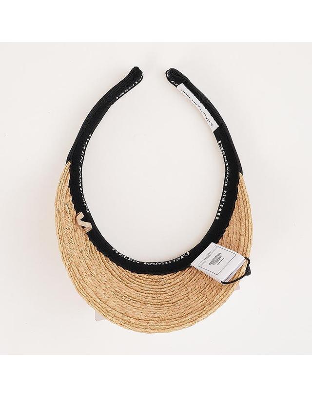 헬렌카민스키 [헬렌 카민스키] SS26 여성 비앙카8 바이저 햇 HAT52204 NATURAL BLACK LOGO 착용컷