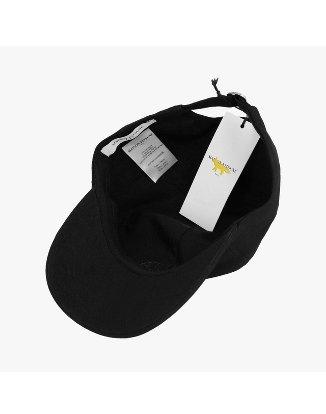 메종 키츠네 [메종키츠네 MAISONKITSUNE] OW06109WB0026 P199 공용 볼캡 착용컷