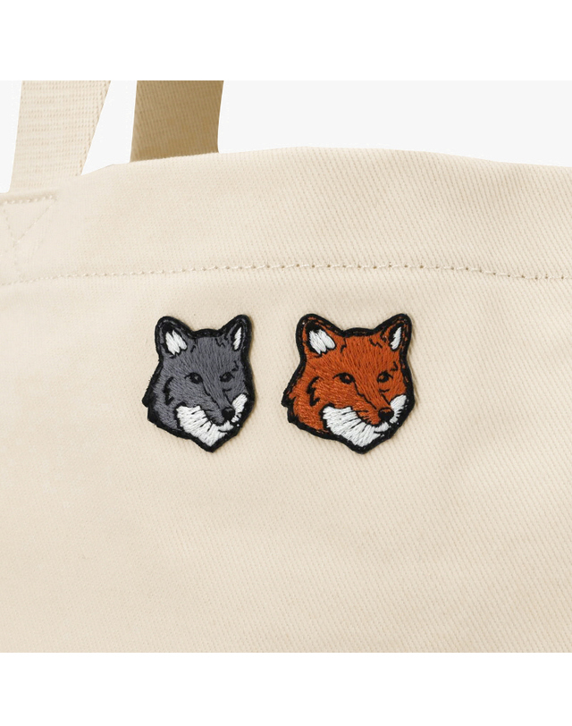 메종 키츠네 [메종키츠네 MAISONKITSUNE] OW511CFWW0096 P700 공용 토트백 착용컷