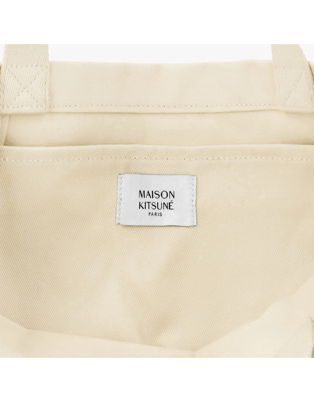 메종 키츠네 [메종키츠네 MAISONKITSUNE] OW511CFWW0096 P700 공용 토트백 착용컷