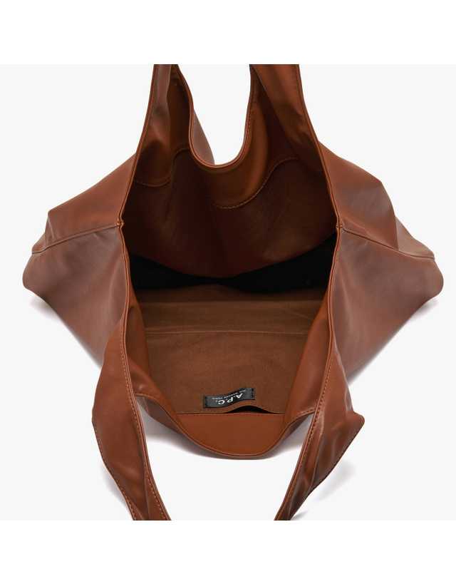 아페세 [아페쎄 APC] PUAAT M61565 CAD NOISETTE 여성 토트백 착용컷