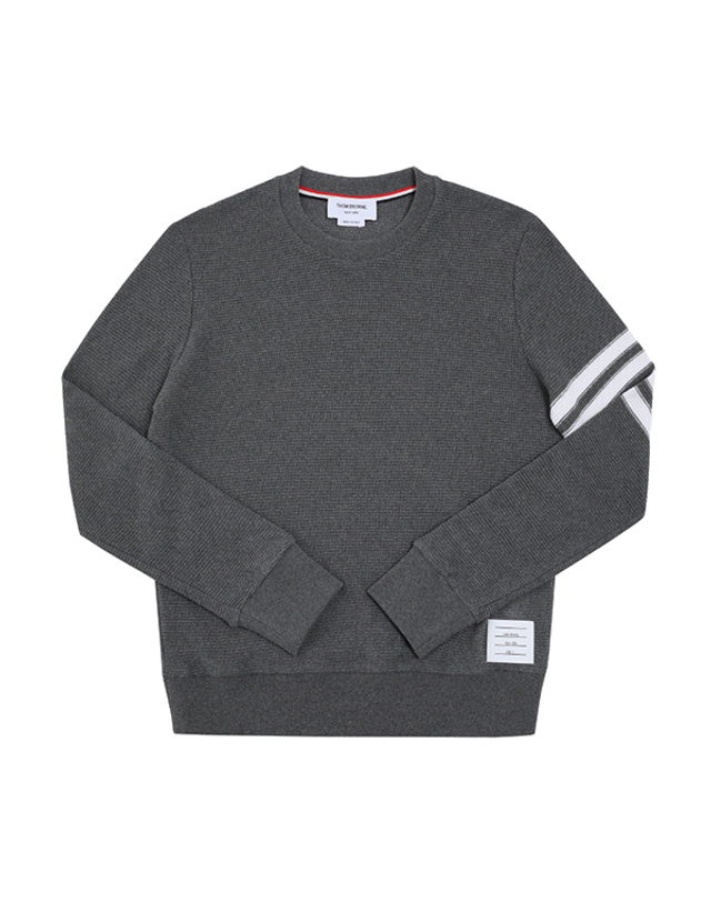 톰브라운 [톰브라운 THOM BROWNE] MJT305A 07897 035 남성 맨투맨 착용컷