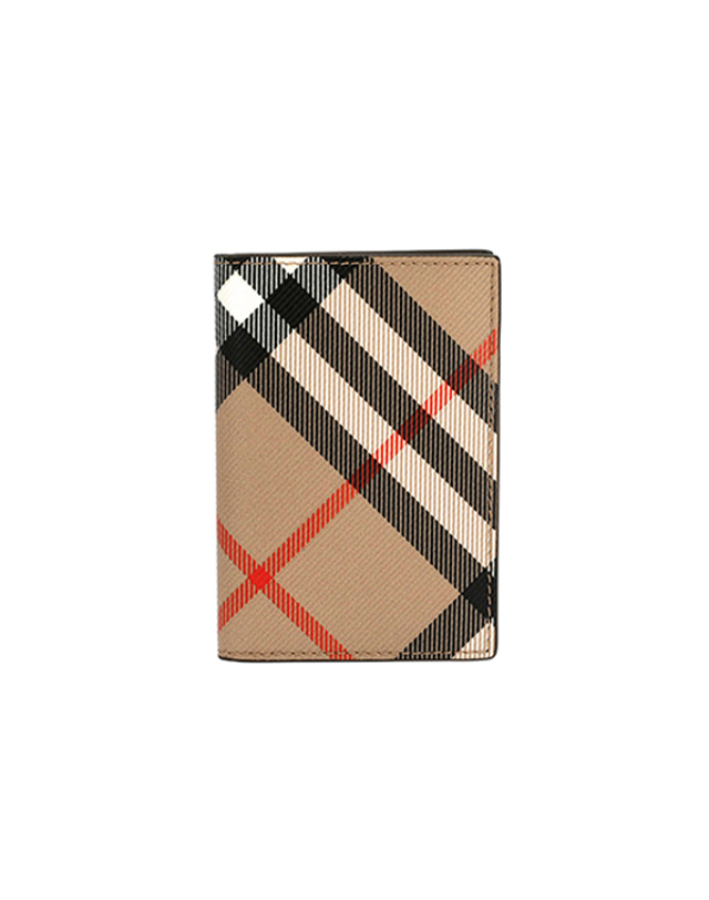 버버리 [버버리 BURBERRY] 8091906 A2021 남성 카드지갑 착용컷
