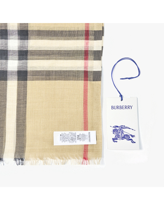 버버리 [버버리 BURBERRY] 8078779 A7026 공용 머플러 착용컷