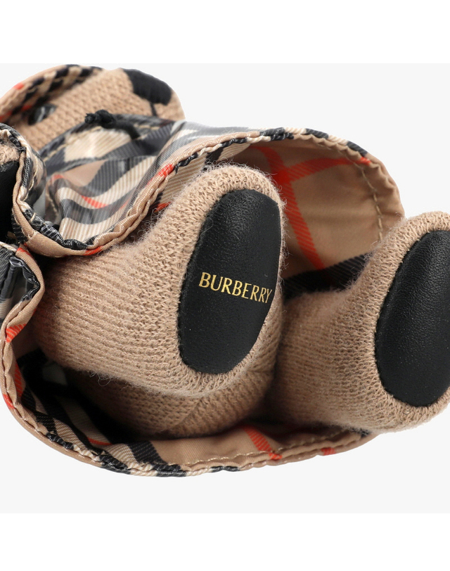 버버리 [버버리 BURBERRY] 8115527 A2021 공용 키링 착용컷