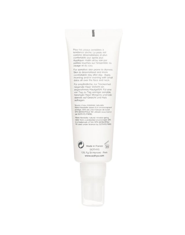 소티스 소티스 수딩 벨벳 크림 민감성 피부용 50ml 착용컷