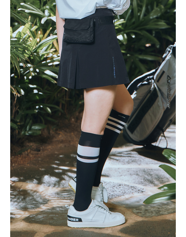 챌린저 [챌린저] 나일론스판 미니포켓포함 여성 맞주름 플리츠 큐롯 블랙_CHD1WSK0561BK 착용컷