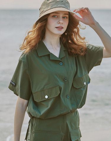 [온라인단독] [챌린저] 초경량 테일러드카라 여성 반팔 셔츠형 우븐탑 카키_CHD2WWT0613KH