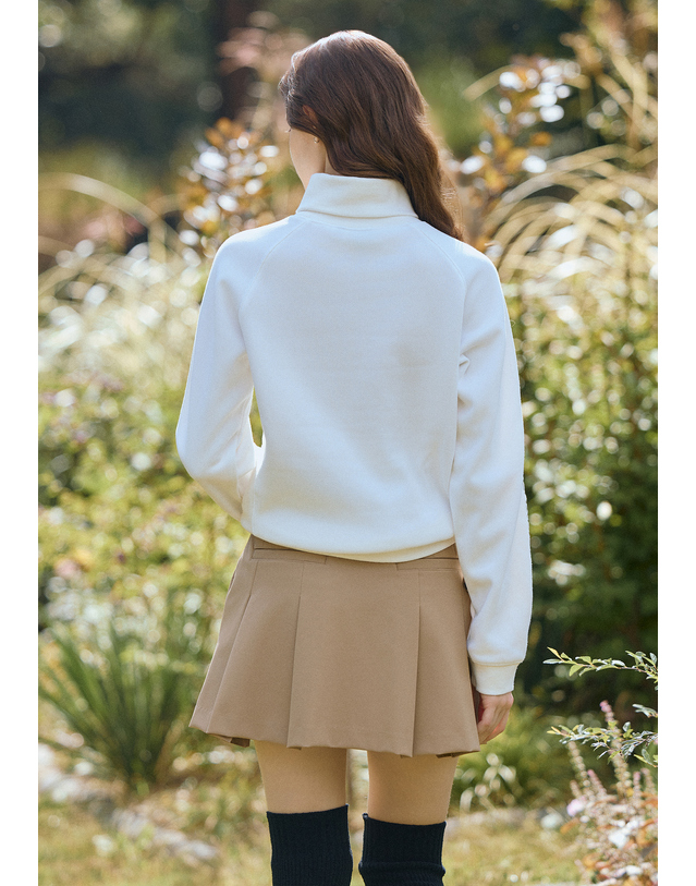 챌린저 [챌린저] 여성 기모안감 터틀넥 긴팔 티셔츠 아이보리 착용컷