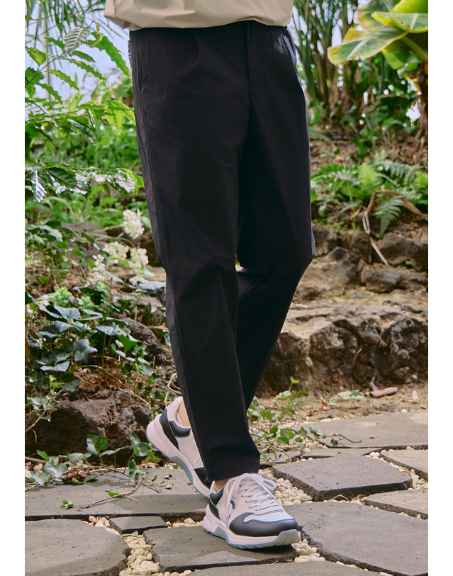 챌린저 [챌린저] 남성 원턱 세미와이드 팬츠 블랙 착용컷