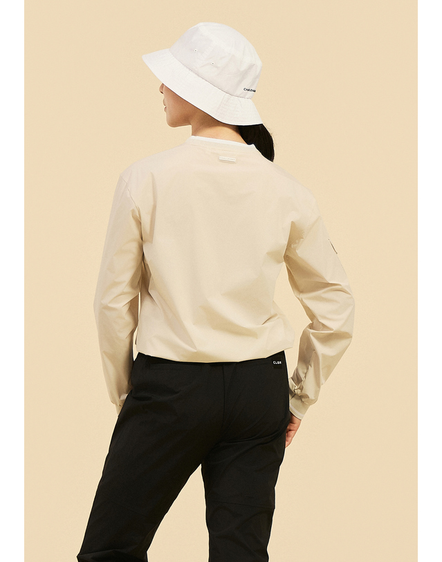 챌린저 [챌린저] 여성 경량 스트레치 소매 포켓 라운드넥 우븐탑 라이트베이지 착용컷