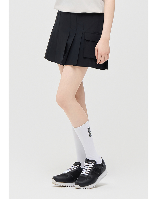 챌린저 [챌린저] 여성 에센셜 폴리스판 카고포켓 플리츠 큐롯 블랙 착용컷