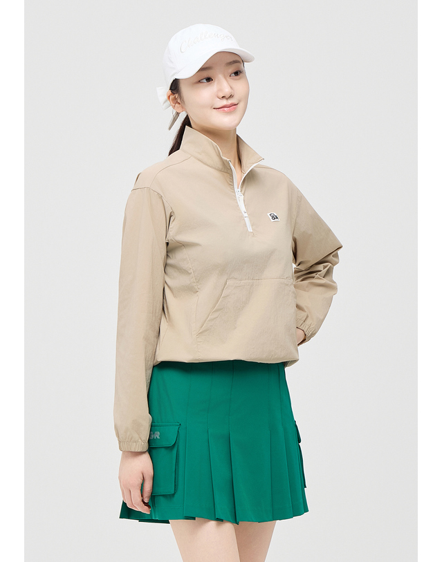 챌린저 [챌린저] 여성 에센셜 반집업 하이넥 윈드브레이커 우븐탑 베이지 착용컷