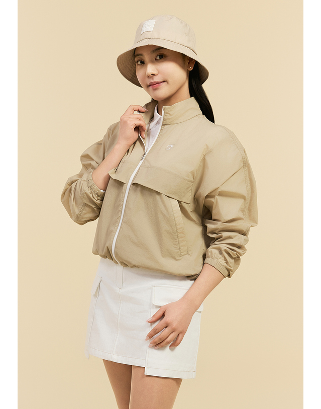 챌린저 [챌린저] 여성 루즈핏 하이넥 바람막이 자켓 베이지 착용컷