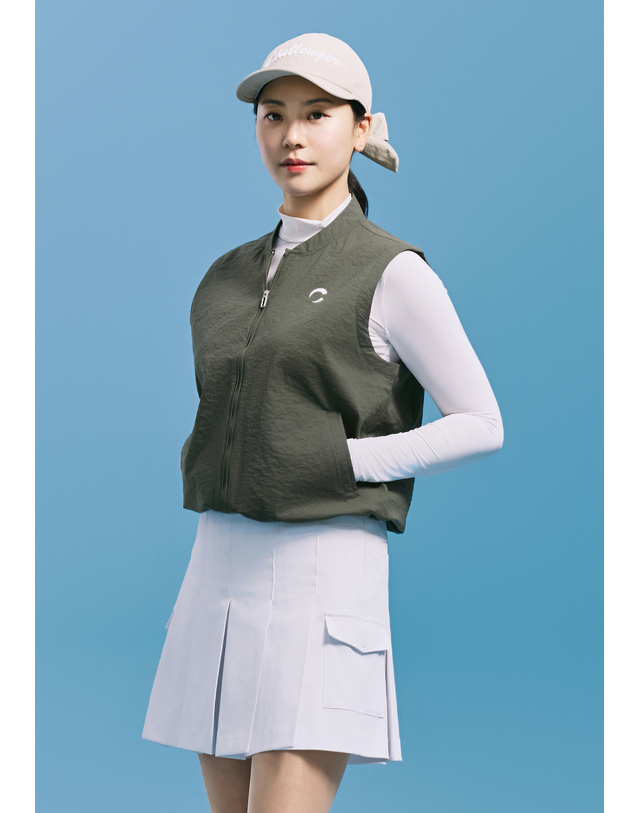 챌린저 [챌린저] 여성 스트레치 크링클 풀집업 베스트 카키 착용컷