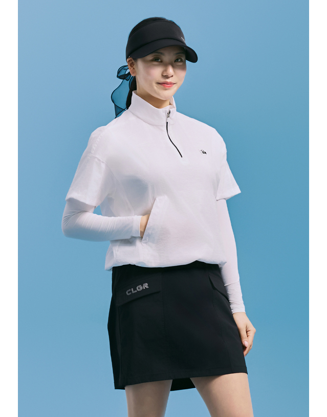 챌린저 [챌린저] 여성 경량 하이넥 반집업 반팔 우븐탑 화이트 착용컷