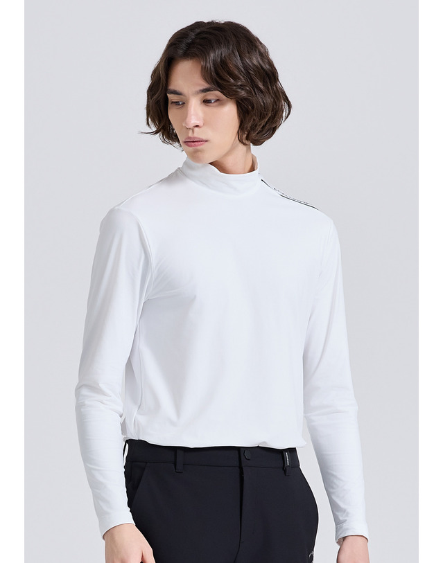 챌린저 남성 컴포트 저지 어깨립 디테일 모크넥 긴팔 티셔츠 오프화이트 착용컷