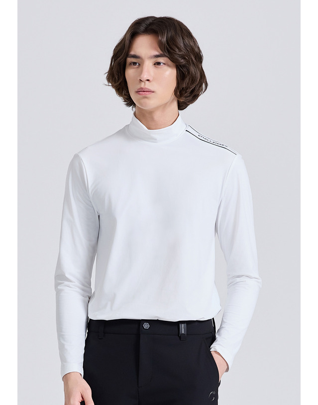 챌린저 남성 컴포트 저지 어깨립 디테일 모크넥 긴팔 티셔츠 오프화이트 착용컷
