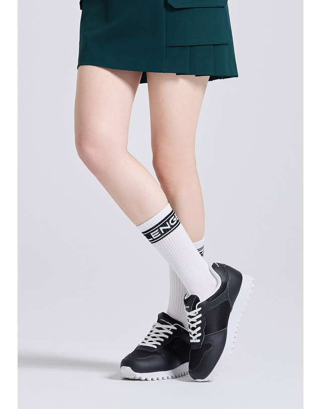 챌린저 유니 언발란스 컬러블록 쿠션 중목 양말 화이트 착용컷