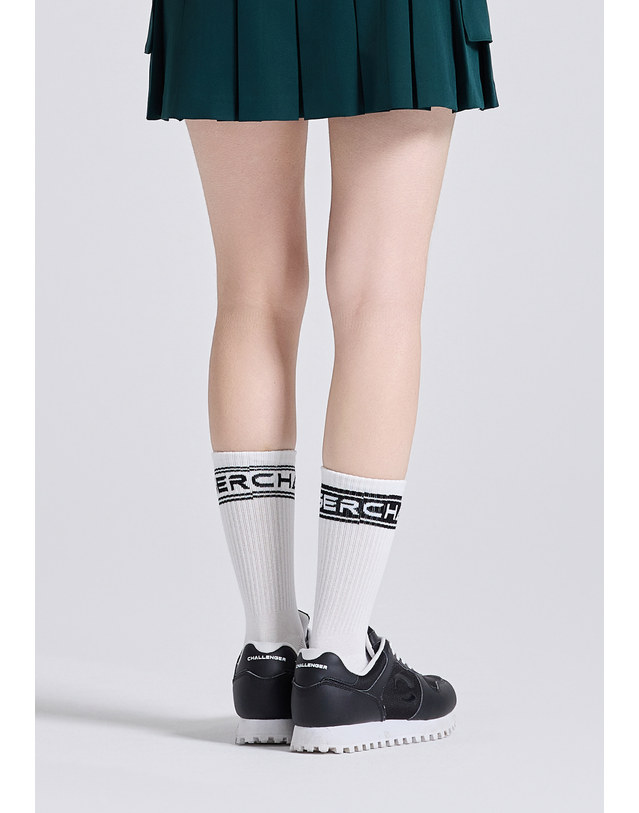 챌린저 유니 언발란스 컬러블록 쿠션 중목 양말 화이트 착용컷