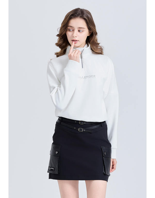 챌린저 여성 우븐패치 하이넥 반집업 기모 긴팔 티셔츠 크림 착용컷