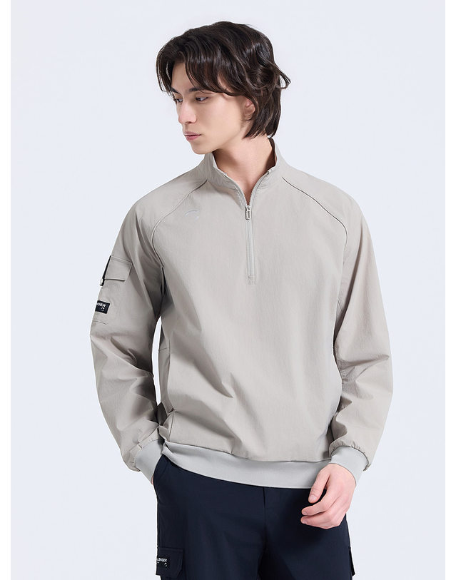 챌린저 남성 코어플렉스 소매포켓 반집업 우븐탑 샌드 착용컷